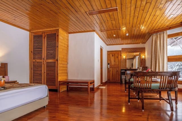 Junior Suite - River View / Mountain View