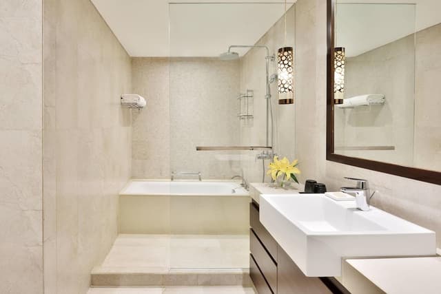 Suite, 3 Bedrooms, Balcony