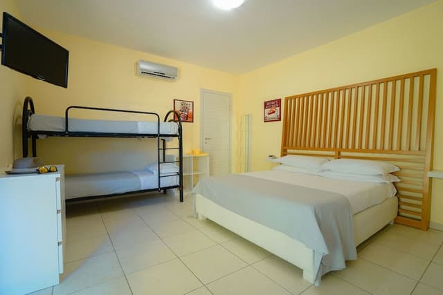 Family Room, Multiple Beds