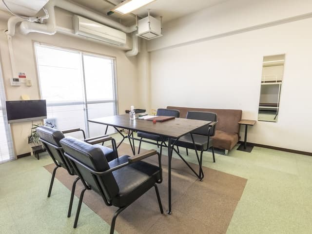 Family Room, Non Smoking, Shared Bathroom
