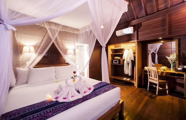Comfort Villa, 1 King Bed, Balcony, Garden View