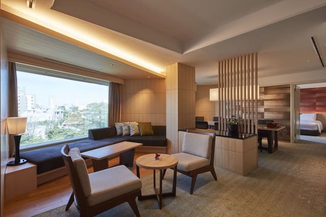 [Lounge Access] Ambassador Suite, Non Smoking
