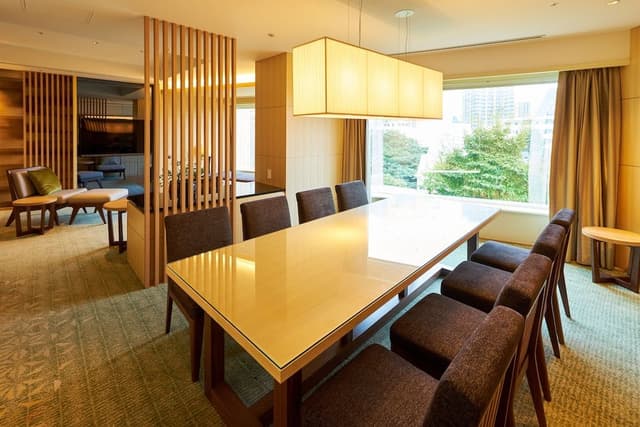 [Lounge Access] Ambassador Suite, Non Smoking