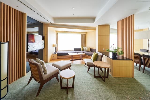 [Lounge Access] Ambassador Suite, Non Smoking