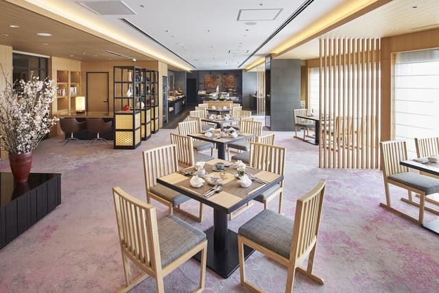 [Lounge Access] Ambassador Suite, Non Smoking