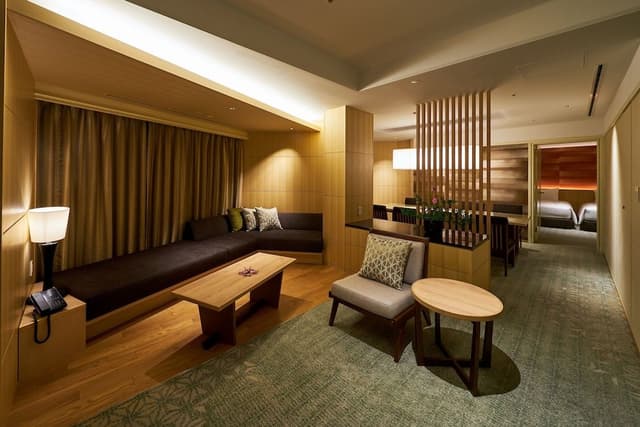 [Lounge Access] Ambassador Suite, Non Smoking