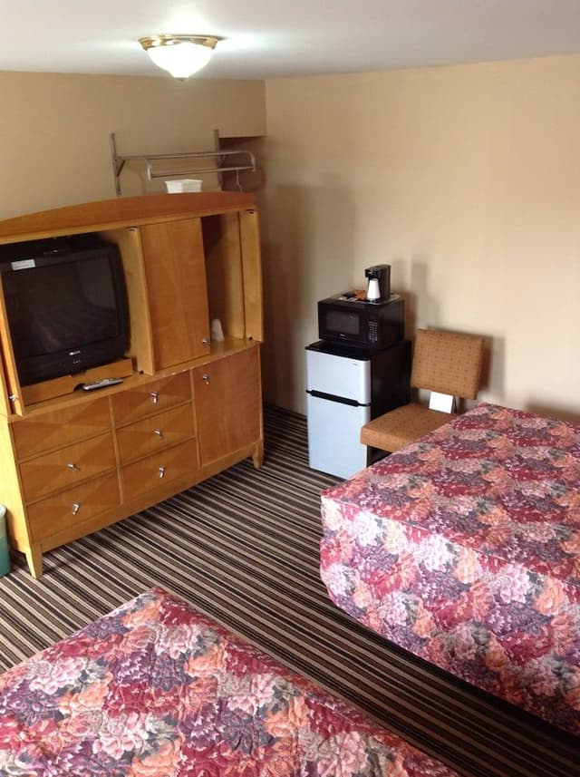 Economy Room, 2 Queen Beds, Non Smoking