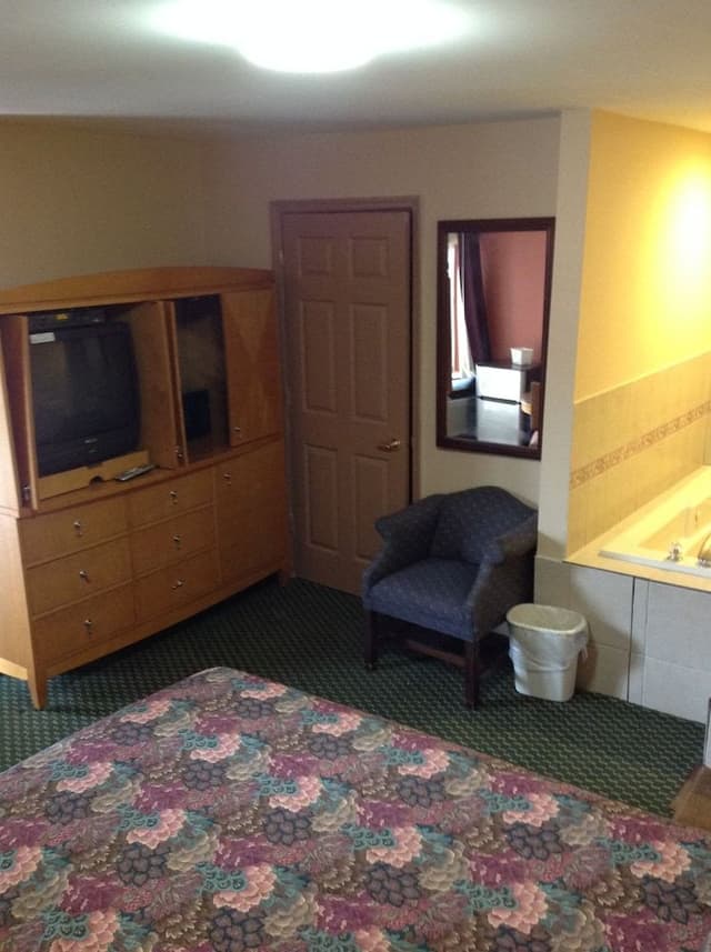 Economy Room, 2 Queen Beds, Non Smoking