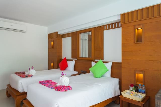 Deluxe Pool Access King or Twin Room