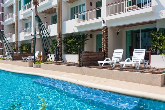 Deluxe Pool Access King or Twin Room