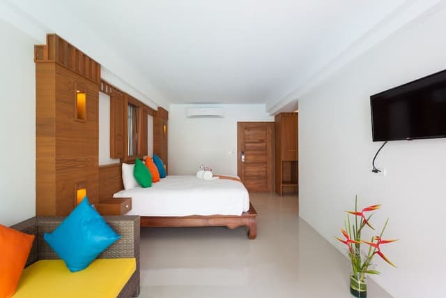 Deluxe Pool Access King or Twin Room