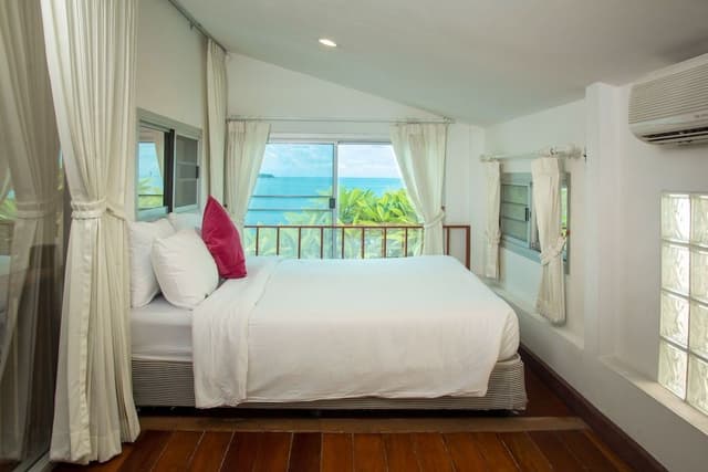 Ocean front deluxe 2-bedroom Villa