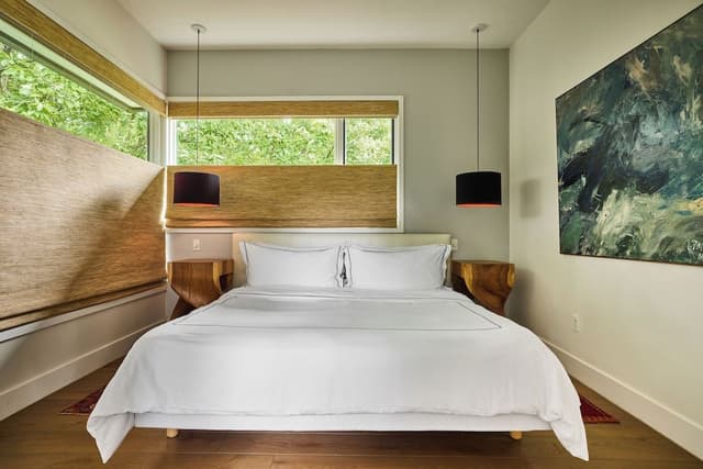 Bungalow, 1 King Bed, Poolside