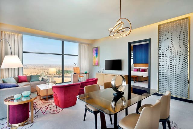 DIPLOMATIC KING SUITE
