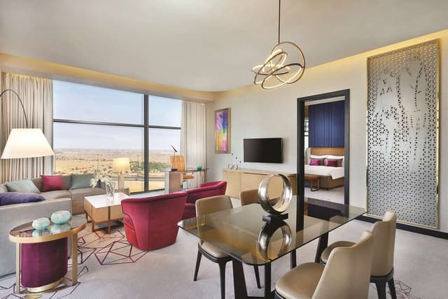 DIPLOMATIC KING SUITE