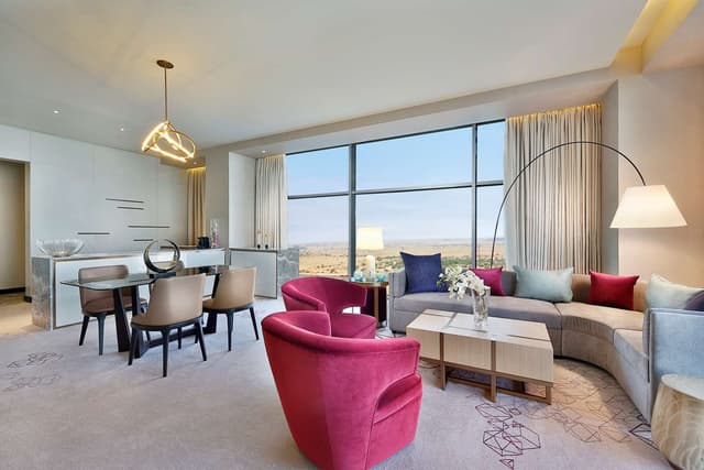DIPLOMATIC KING SUITE
