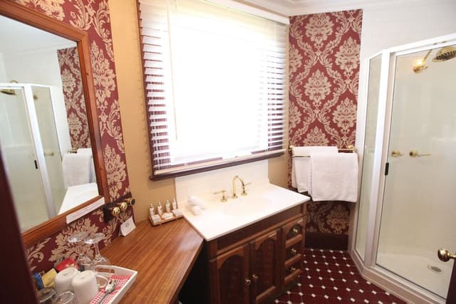 Premium King Suite 2