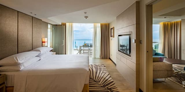 KING TERRACE SUITE WITH SEA VIEW AND BATH TUB