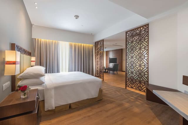 PRESIDENTIAL SUITE WITH SEAVIEW