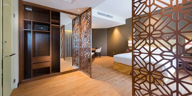 PRESIDENTIAL SUITE WITH SEAVIEW