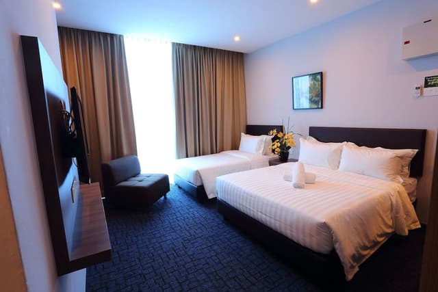 Premier Deluxe Triple Room