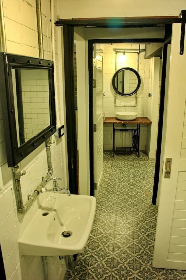 Basic 8 Bed Male Dorm