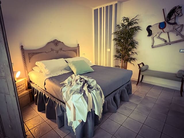 Comfort Room, 1 Queen Bed, Garden View