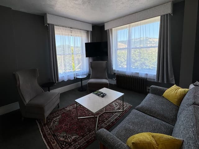 Gorge Suite
