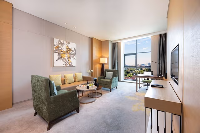 Standard Room, 1 King Bed, River View (High Floor)