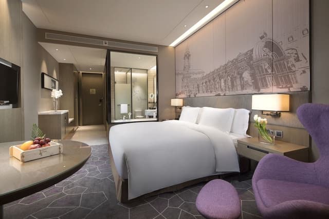 Executive Room, 1 King Bed, Smoking