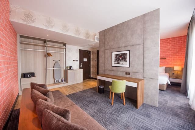 Senior Smith Suite