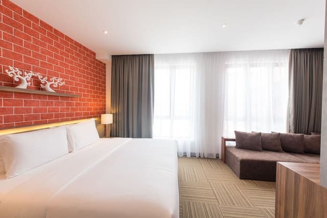 Junior Smith Suite