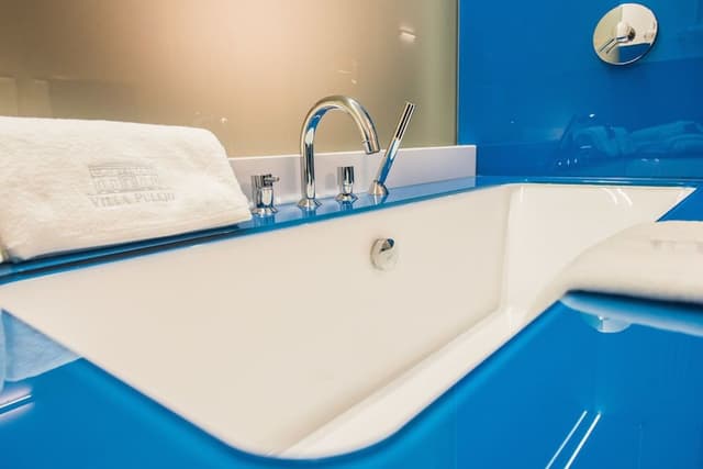 Superior Double or Twin Room, Bathtub
