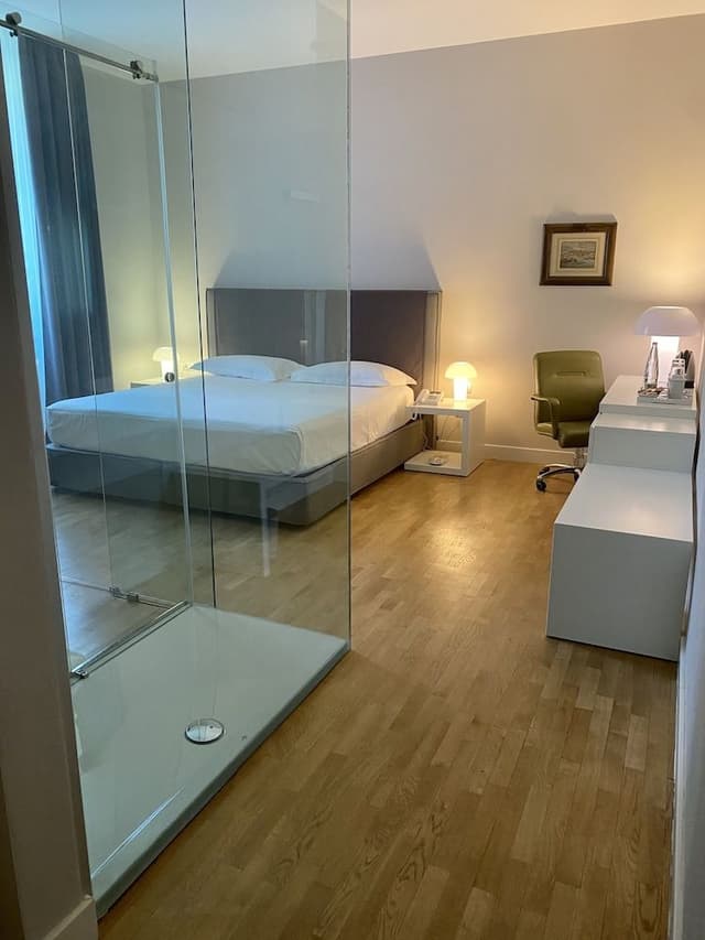 Superior Double or Twin Room, Bathtub