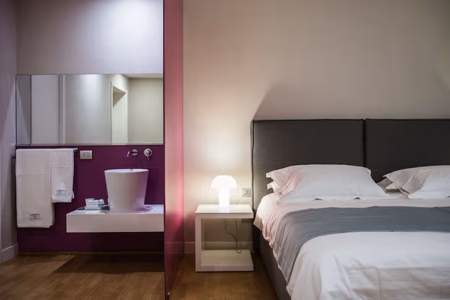 Superior Double or Twin Room, Bathtub