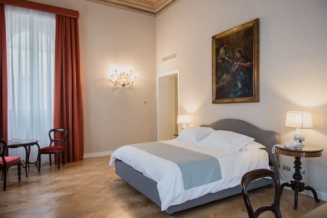 Superior Double or Twin Room, Bathtub