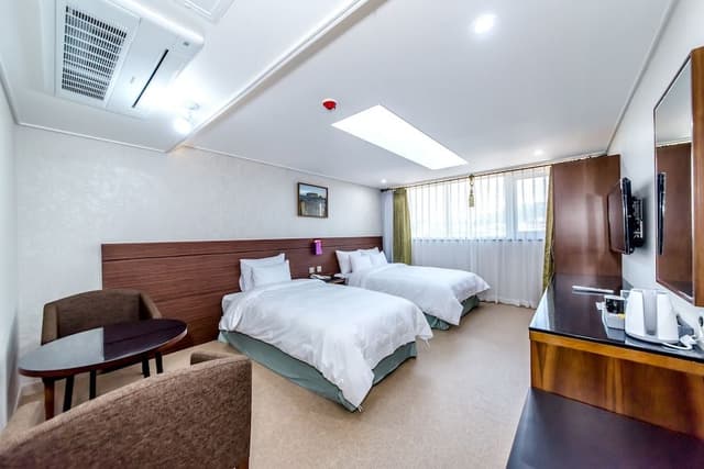 Double or Twin Room, Mountain View