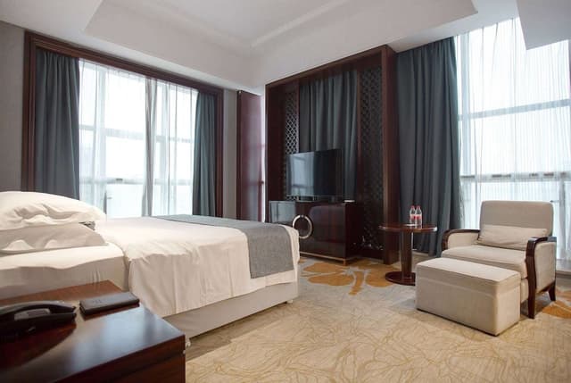 Room, 1 King Bed, Smoking