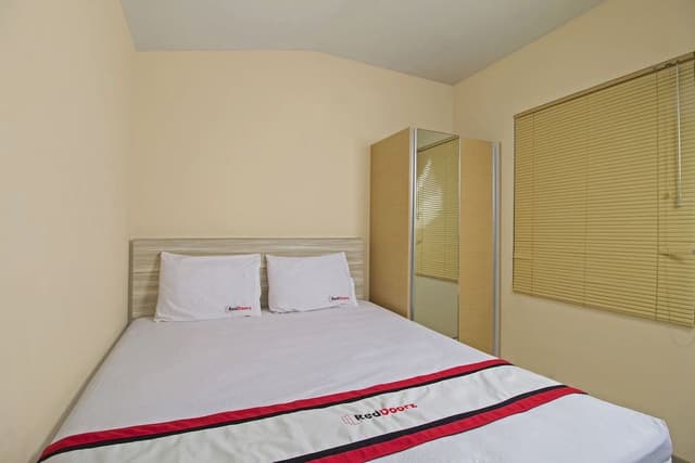 Reddoorz Room