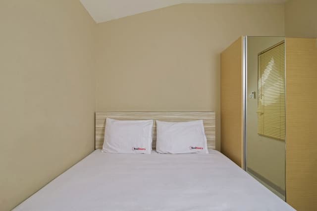 Reddoorz Room