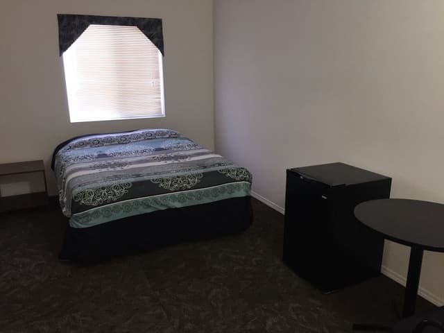 Economy Room, 1 Queen Bed