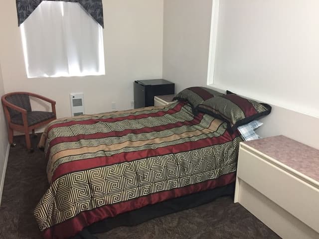 Economy Room, 1 Queen Bed