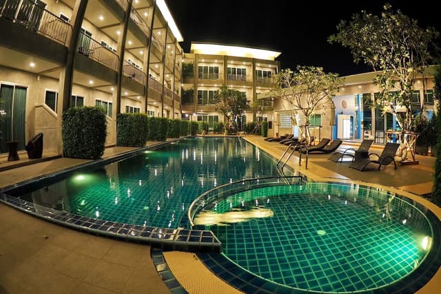 Pool Access Room