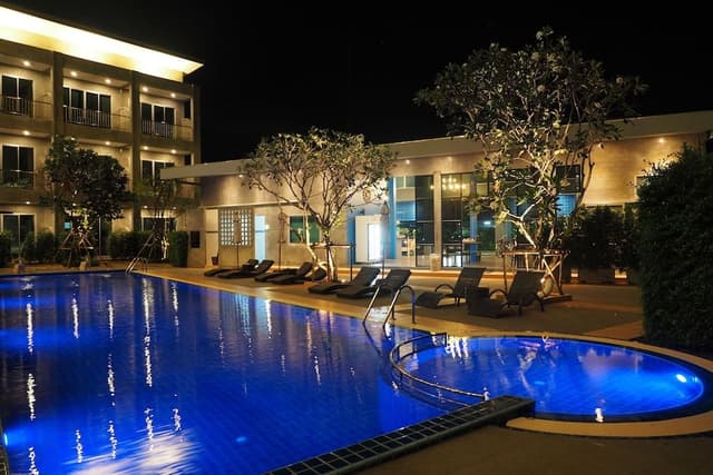 Pool Access Room