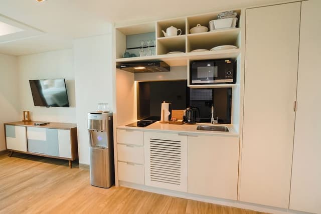 Studio, Kitchenette