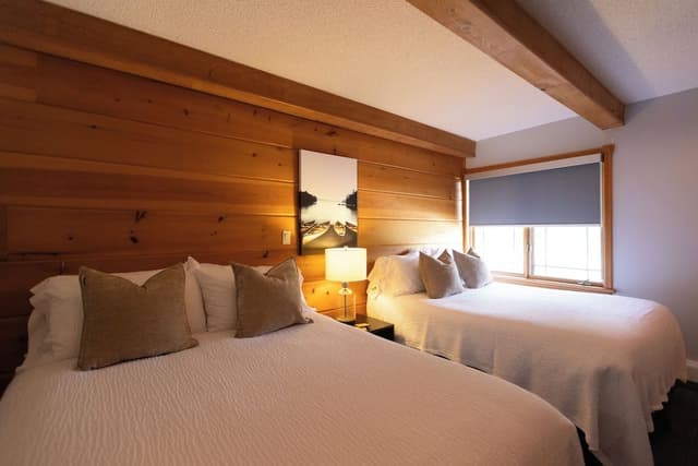 Deluxe Suite, Multiple Beds, Kitchenette, Lake View