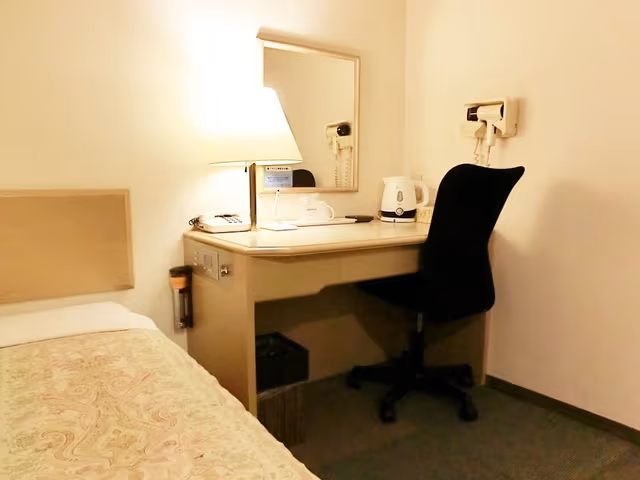 Double Room, Smoking