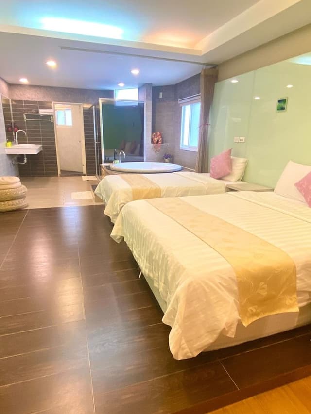VIP 3 Person Room