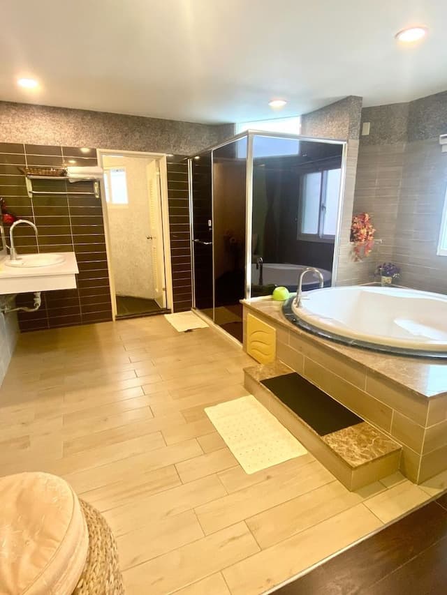 VIP 3 Person Room