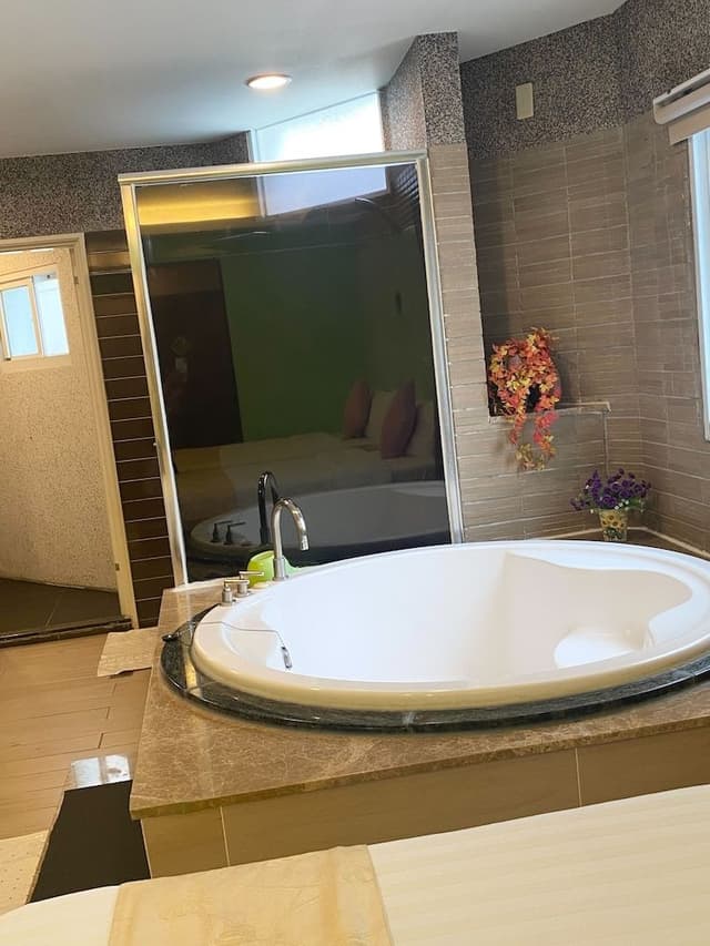 VIP 3 Person Room